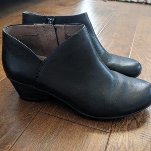 Dansko black bootie size 40 (9.5-10)